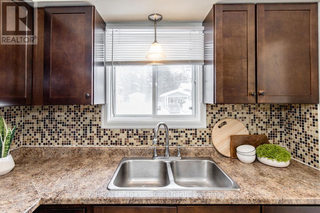 350 Zoo Park Road, Wasaga Beach, Ontario  L9Z 1S7 - Photo 10 - S12015835