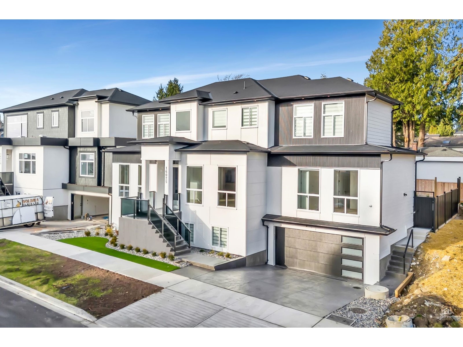 Property at 16025 9A AVENUE image 3