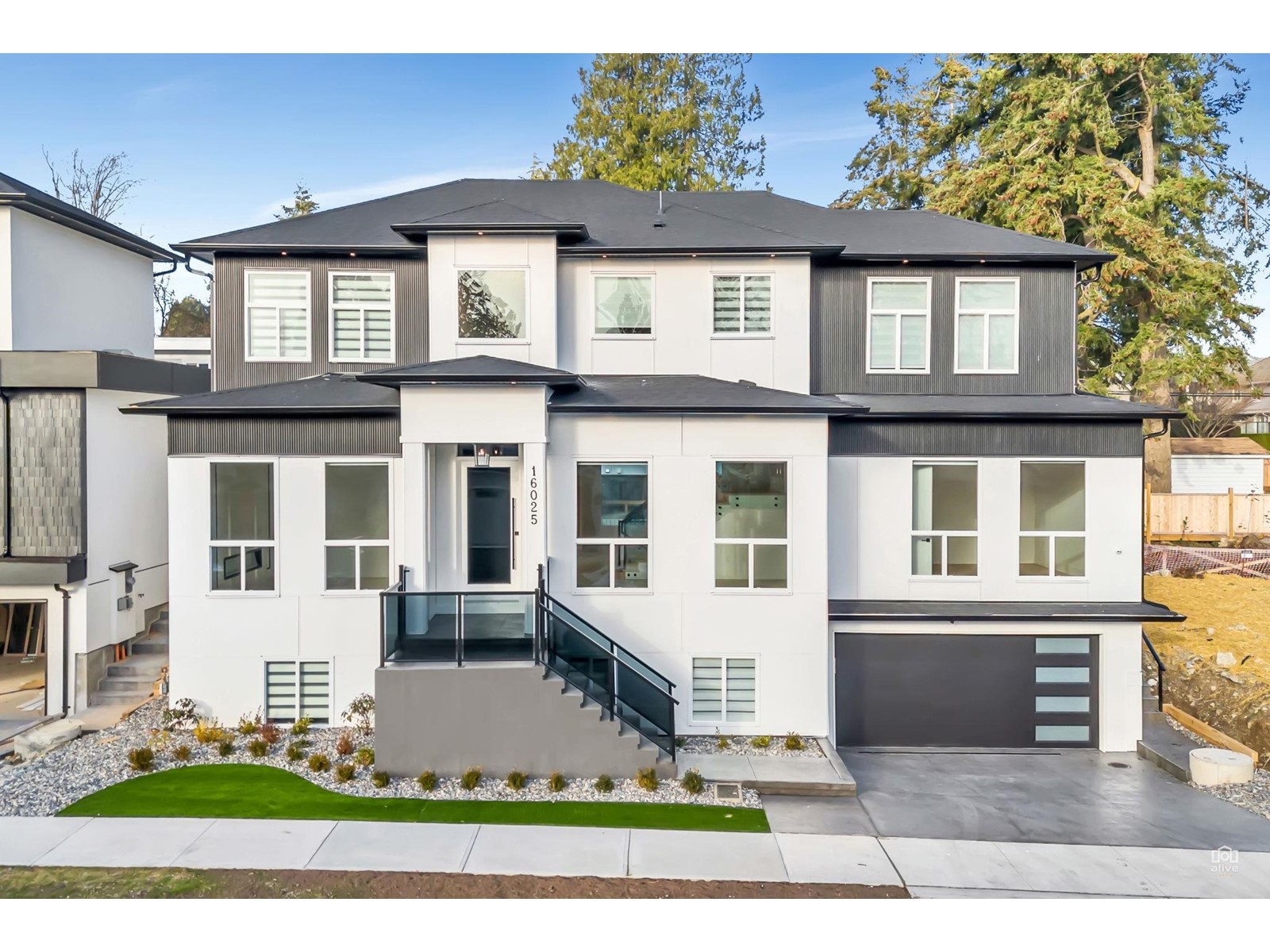 Property at 16025 9A AVENUE image 2