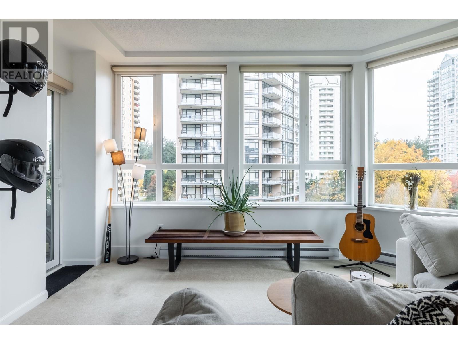 Listing Picture 6 of 40 : 802 6152 KATHLEEN AVENUE, Burnaby / 本拿比 - 魯藝地產 Yvonne Lu Group - MLS Medallion Club Member