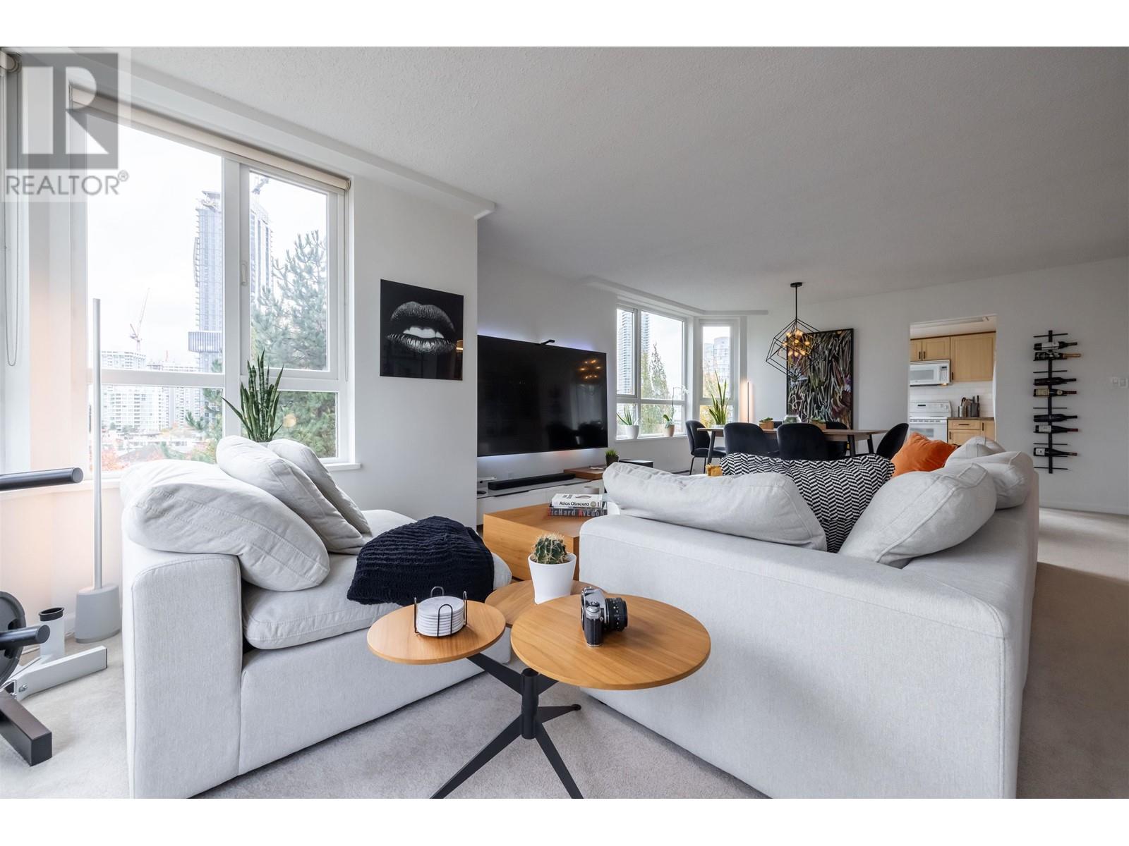 Listing Picture 3 of 40 : 802 6152 KATHLEEN AVENUE, Burnaby / 本拿比 - 魯藝地產 Yvonne Lu Group - MLS Medallion Club Member