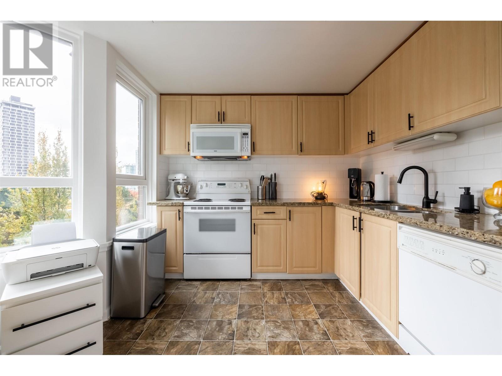 Listing Picture 12 of 40 : 802 6152 KATHLEEN AVENUE, Burnaby / 本拿比 - 魯藝地產 Yvonne Lu Group - MLS Medallion Club Member