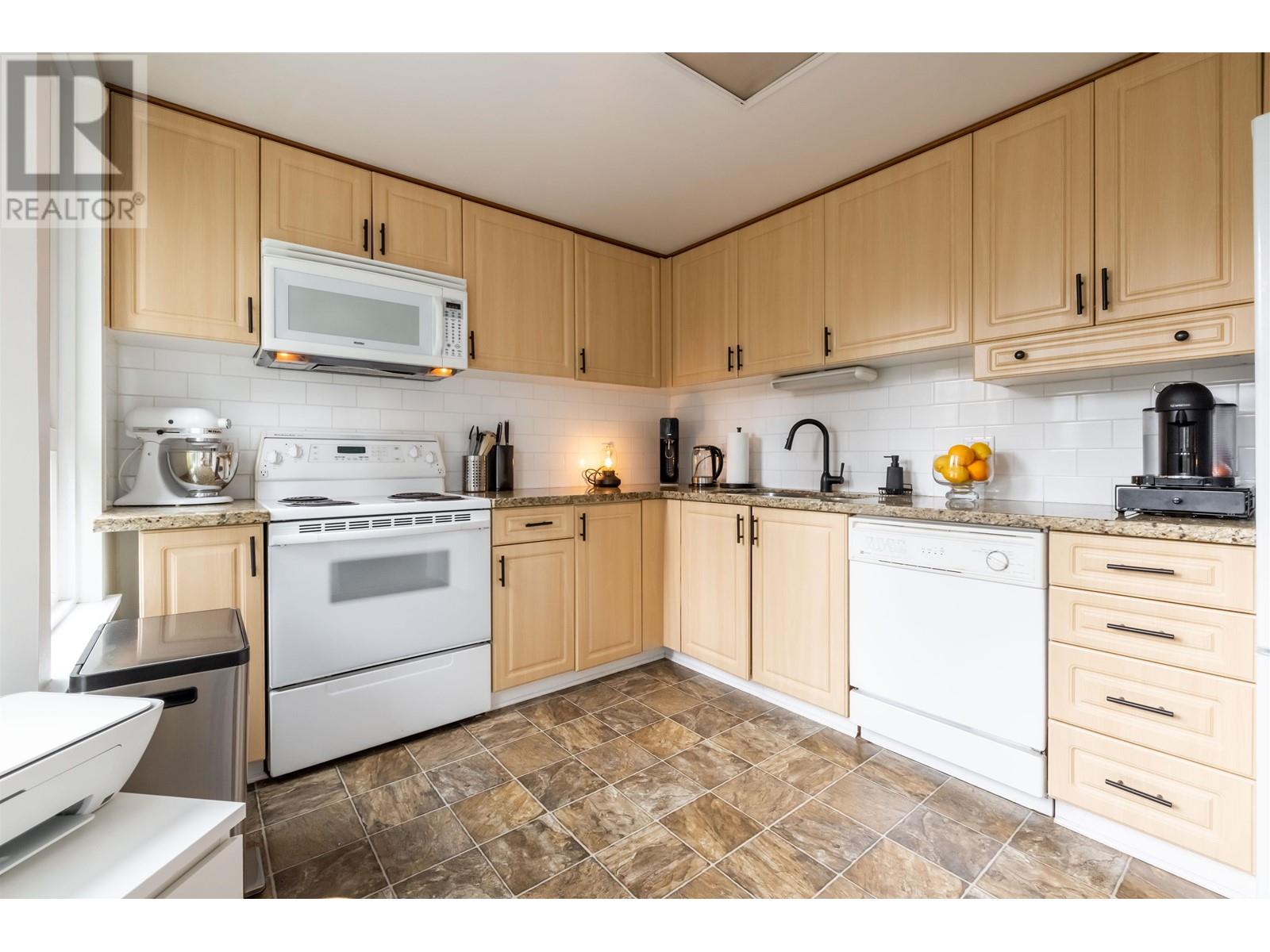 Listing Picture 11 of 40 : 802 6152 KATHLEEN AVENUE, Burnaby / 本拿比 - 魯藝地產 Yvonne Lu Group - MLS Medallion Club Member