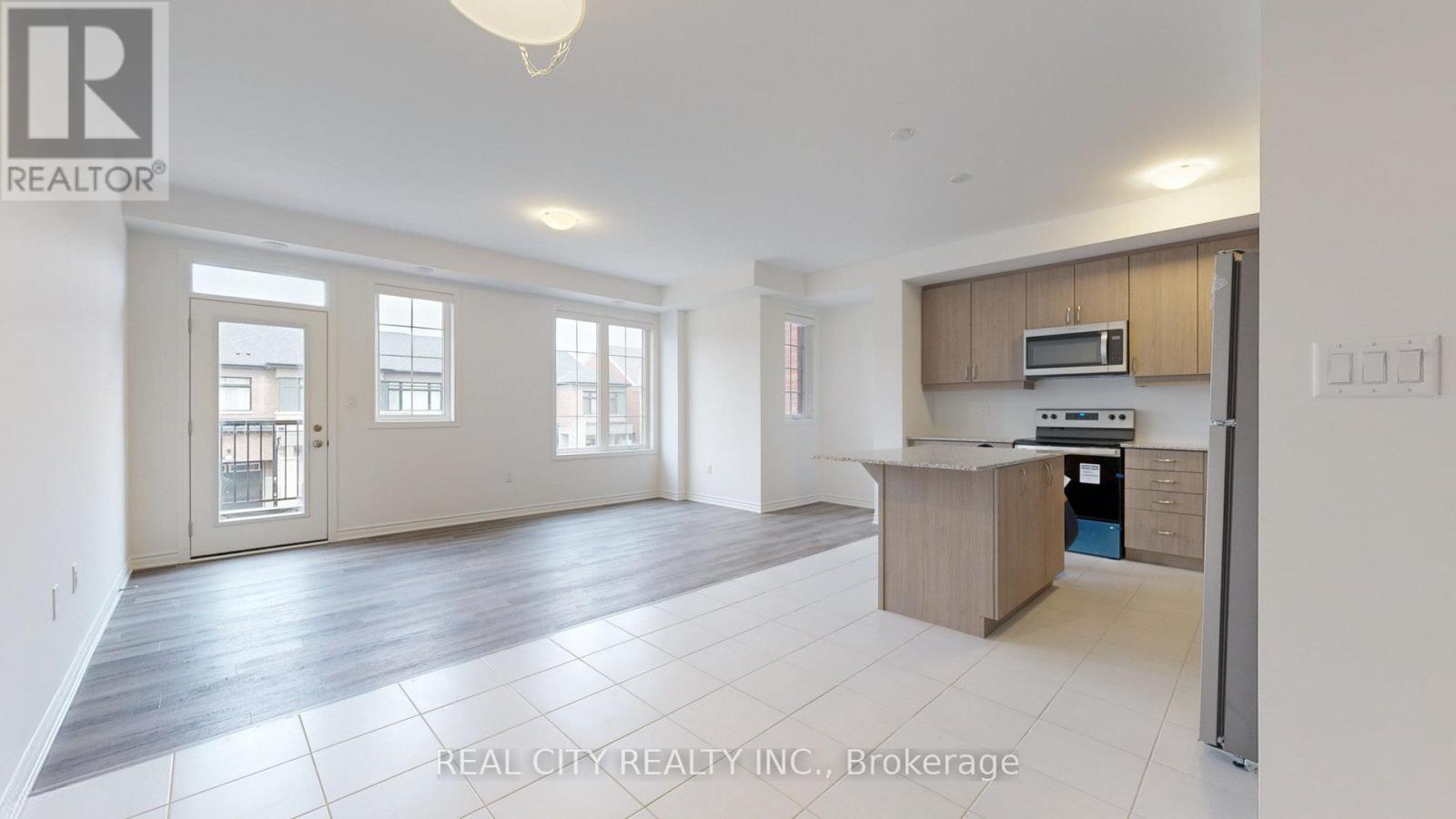 Property at 11 KEPPEL CIRCLE W image 5