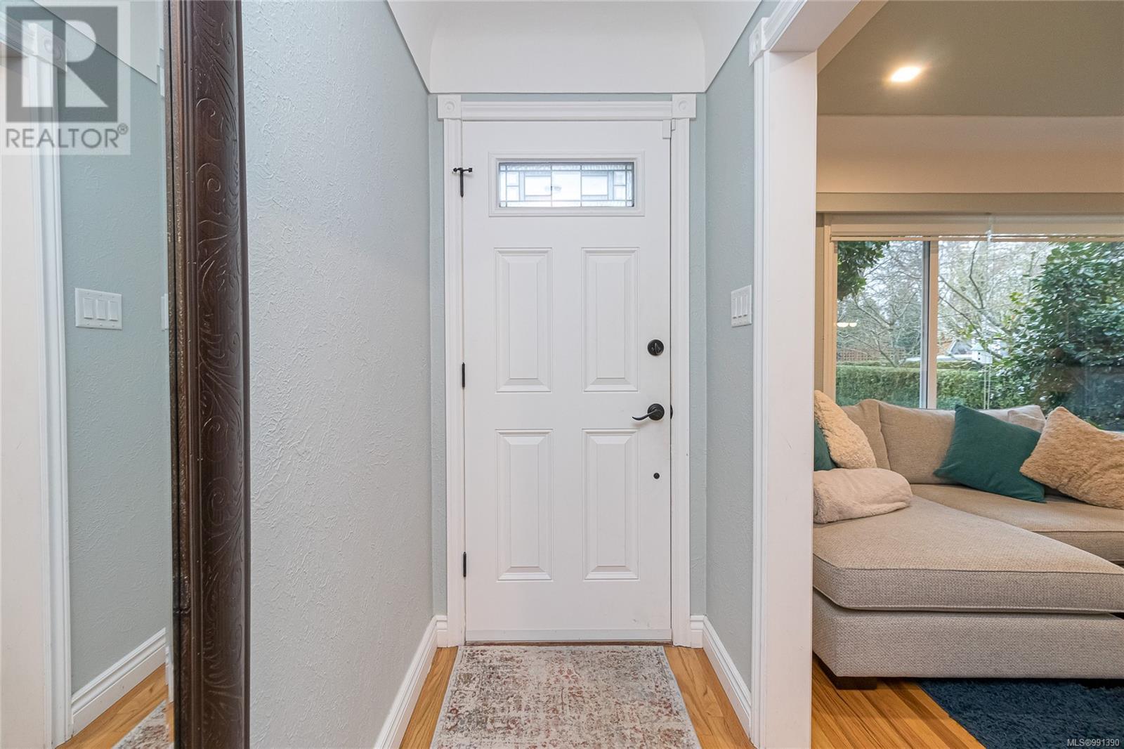 Property at 906 McAdoo Pl image 5