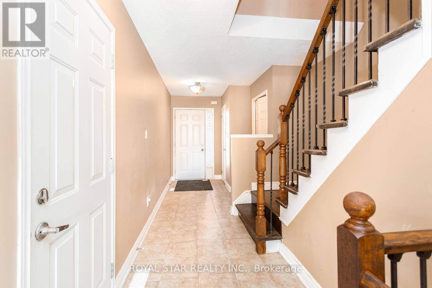 Property at 86 MEADOW WOOD CRESCENT image 2