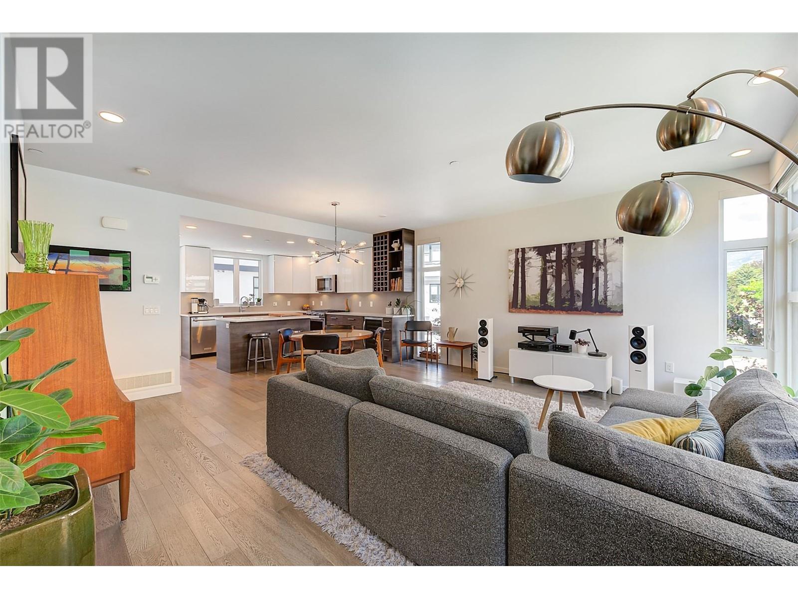 Property at 1515 Highland Drive N Unit# 16 image 2