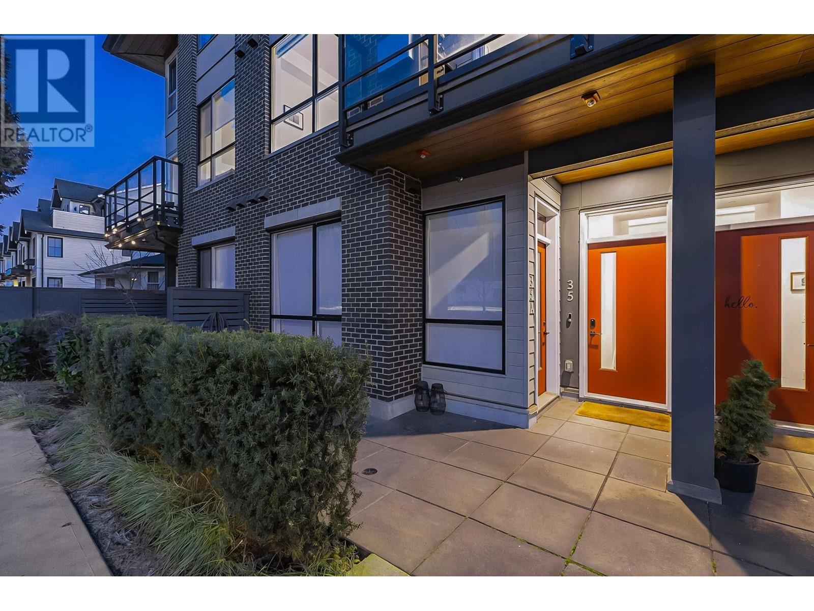 35 533 E 3rd Street, North Vancouver, British Columbia  V7L 1G4 - Photo 2 - R2962862