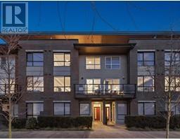 35 533 E 3RD STREET, North Vancouver, British Columbia