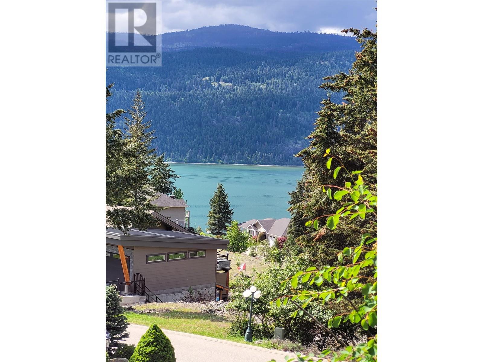 Property at 52 Peregrine Way image 2