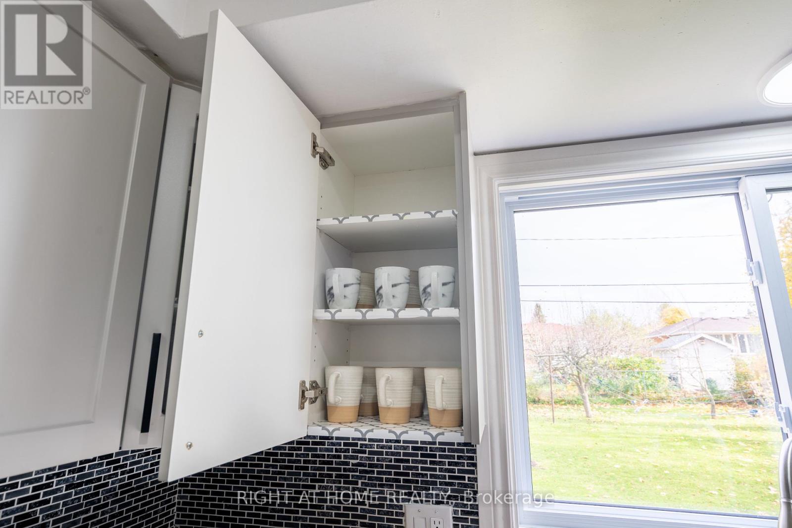 Main Floor - 228 King Edward Avenue, London South (South J), Ontario  N5Z 3T7 - Photo 10 - X12015884
