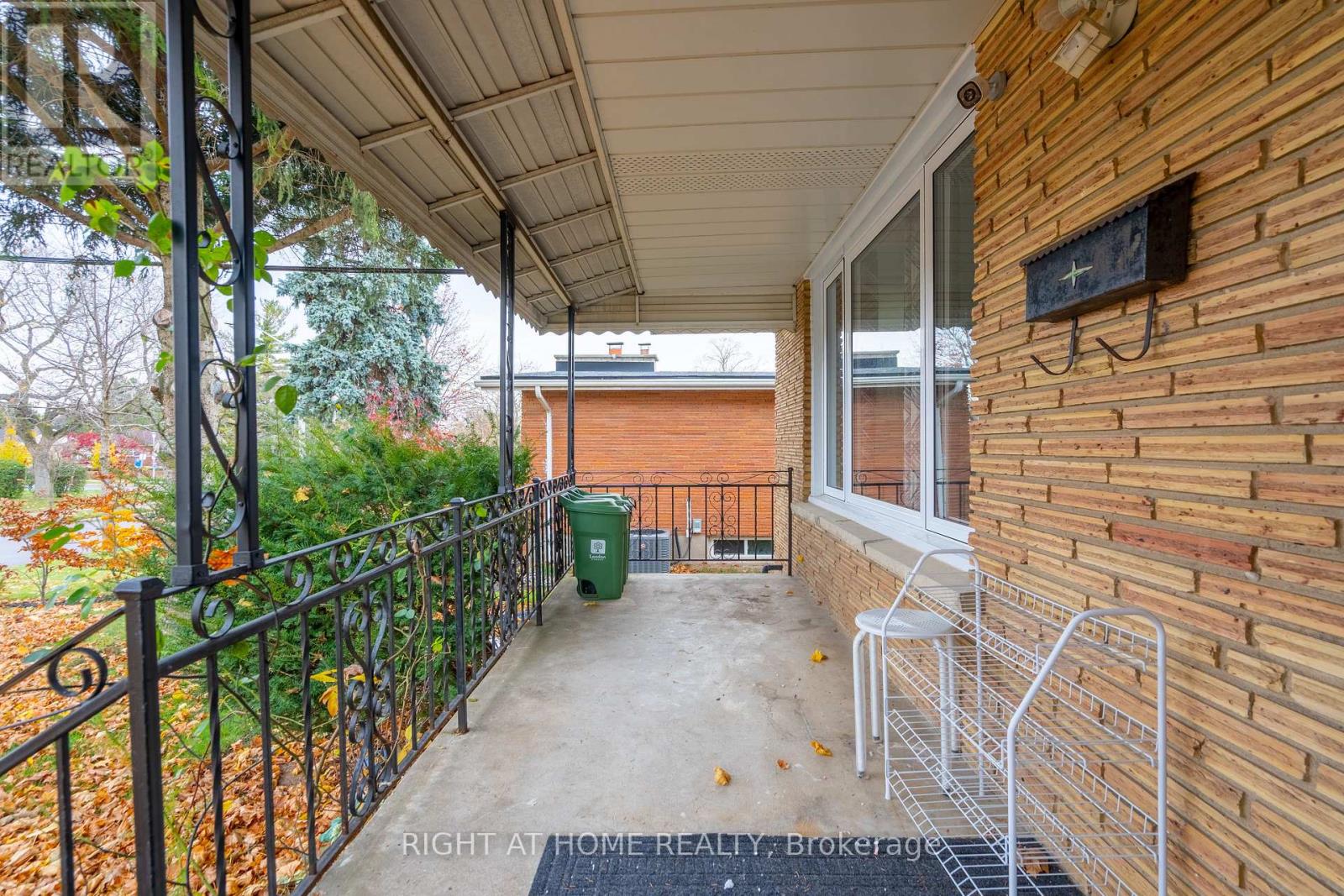 Main Floor - 228 King Edward Avenue, London South (South J), Ontario  N5Z 3T7 - Photo 3 - X12015884
