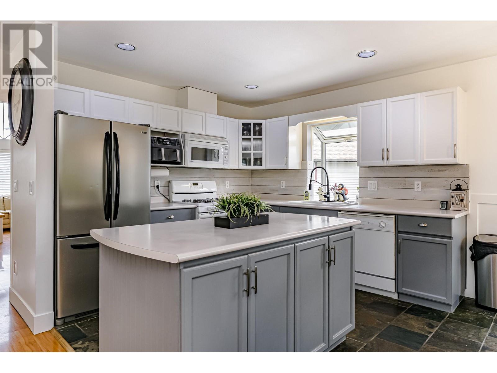 12068 204b Street, Maple Ridge, British Columbia  V2X 1A9 - Photo 11 - R2976350