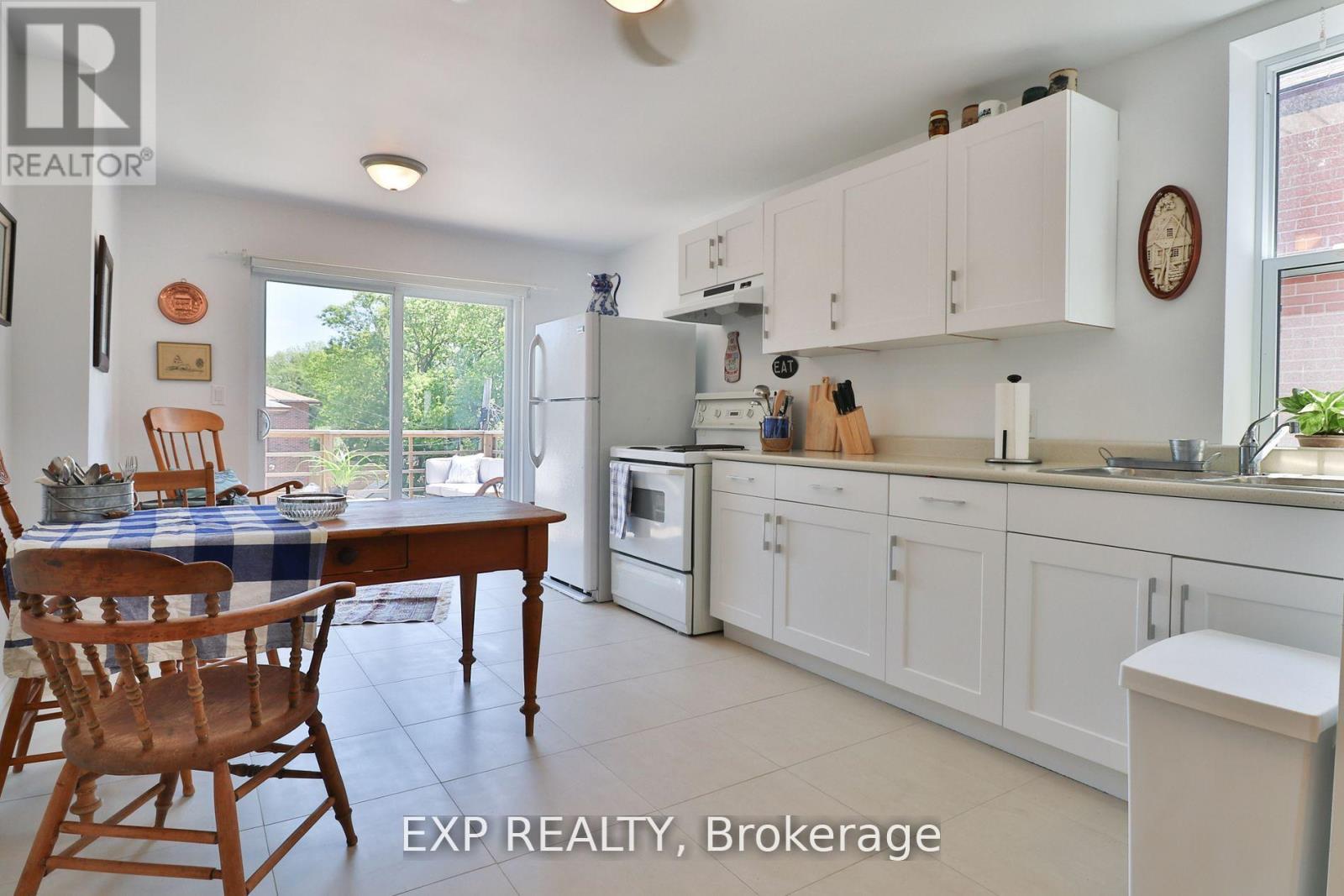 Upper - 295 Royal York Road, Toronto (Mimico), Ontario  M8V 2W1 - Photo 3 - W12015979
