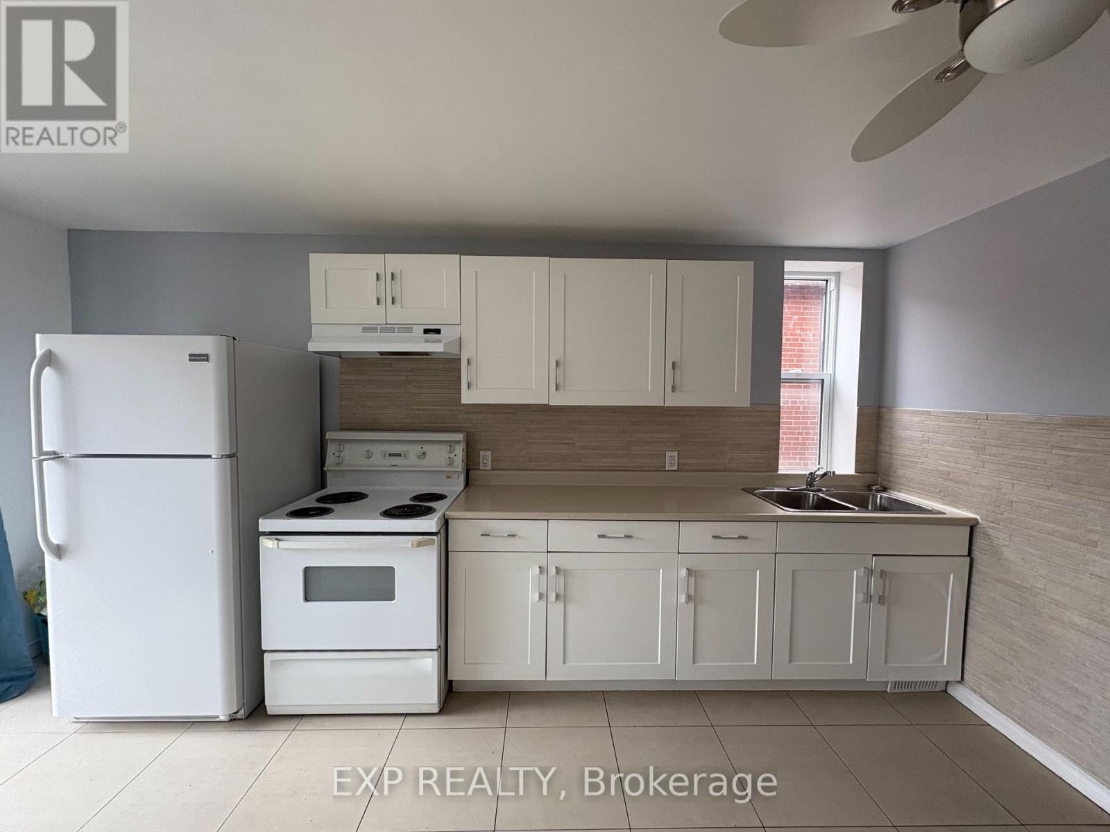 Upper - 295 Royal York Road, Toronto (Mimico), Ontario  M8V 2W1 - Photo 4 - W12015979