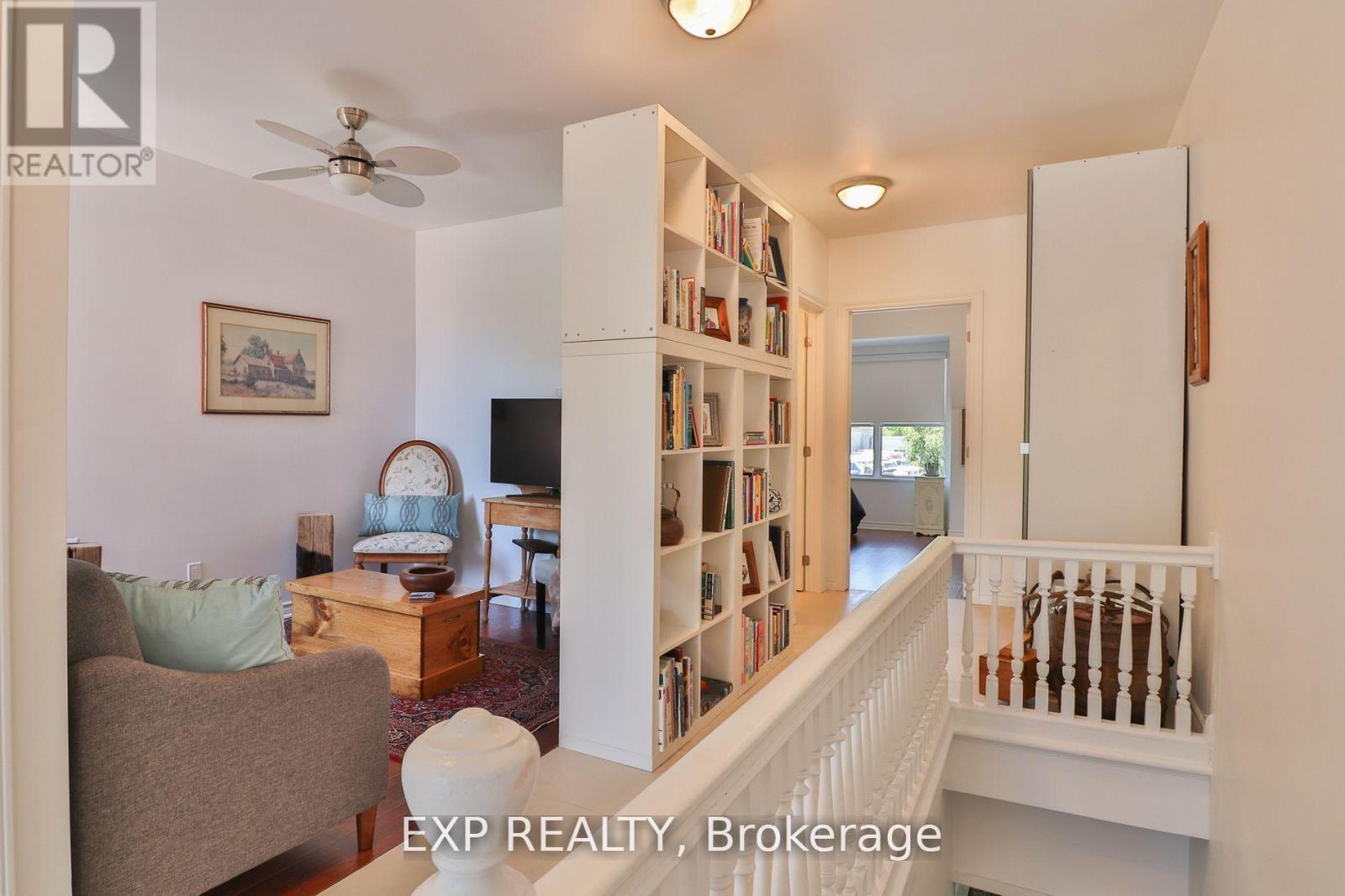 Upper - 295 Royal York Road, Toronto (Mimico), Ontario  M8V 2W1 - Photo 5 - W12015979