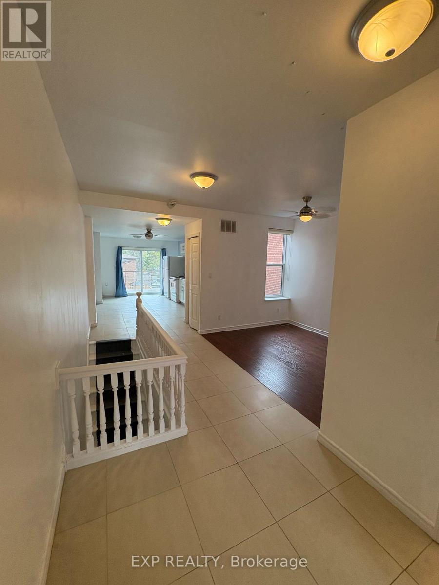 Upper - 295 Royal York Road, Toronto (Mimico), Ontario  M8V 2W1 - Photo 6 - W12015979
