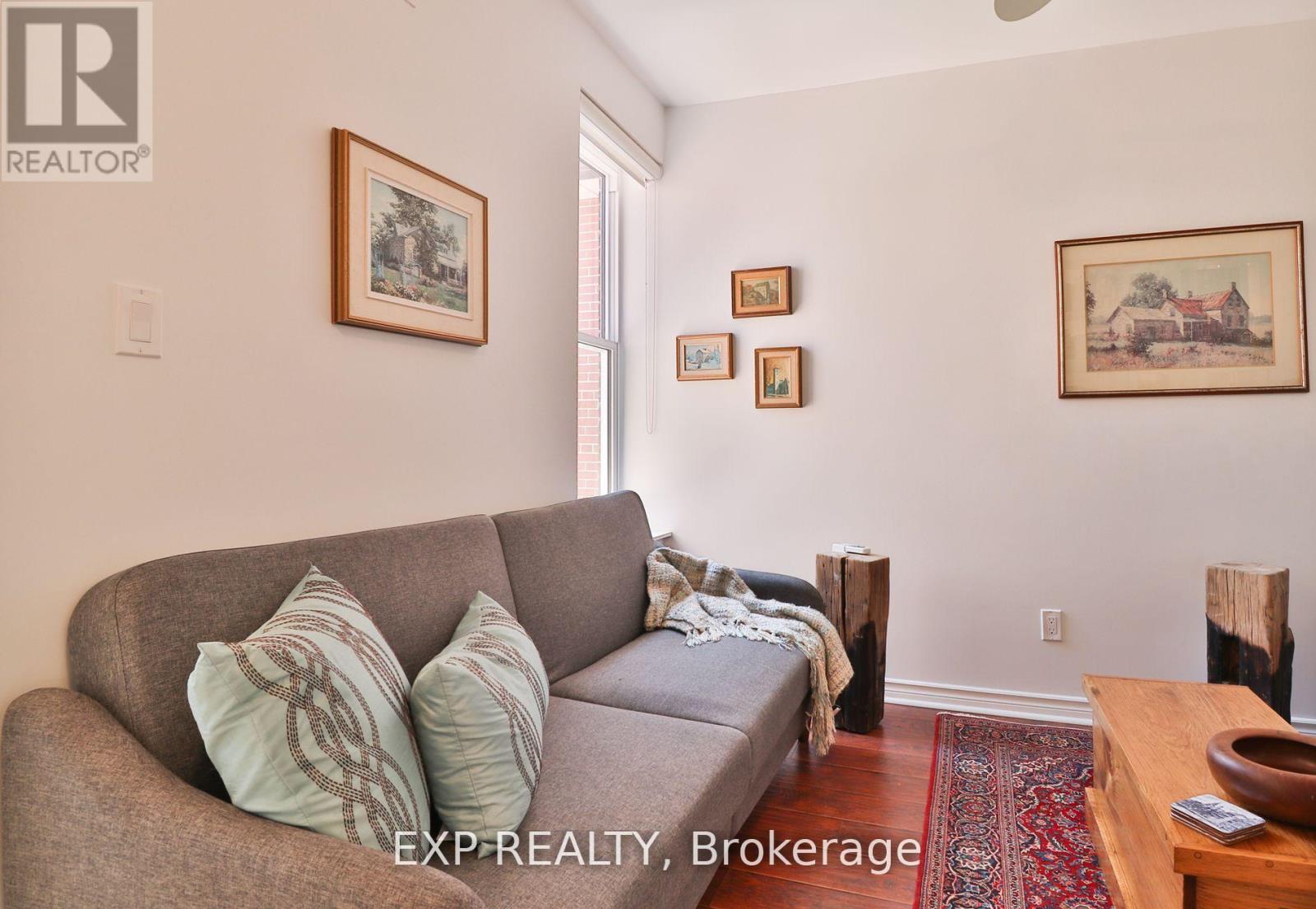 Upper - 295 Royal York Road, Toronto (Mimico), Ontario  M8V 2W1 - Photo 8 - W12015979