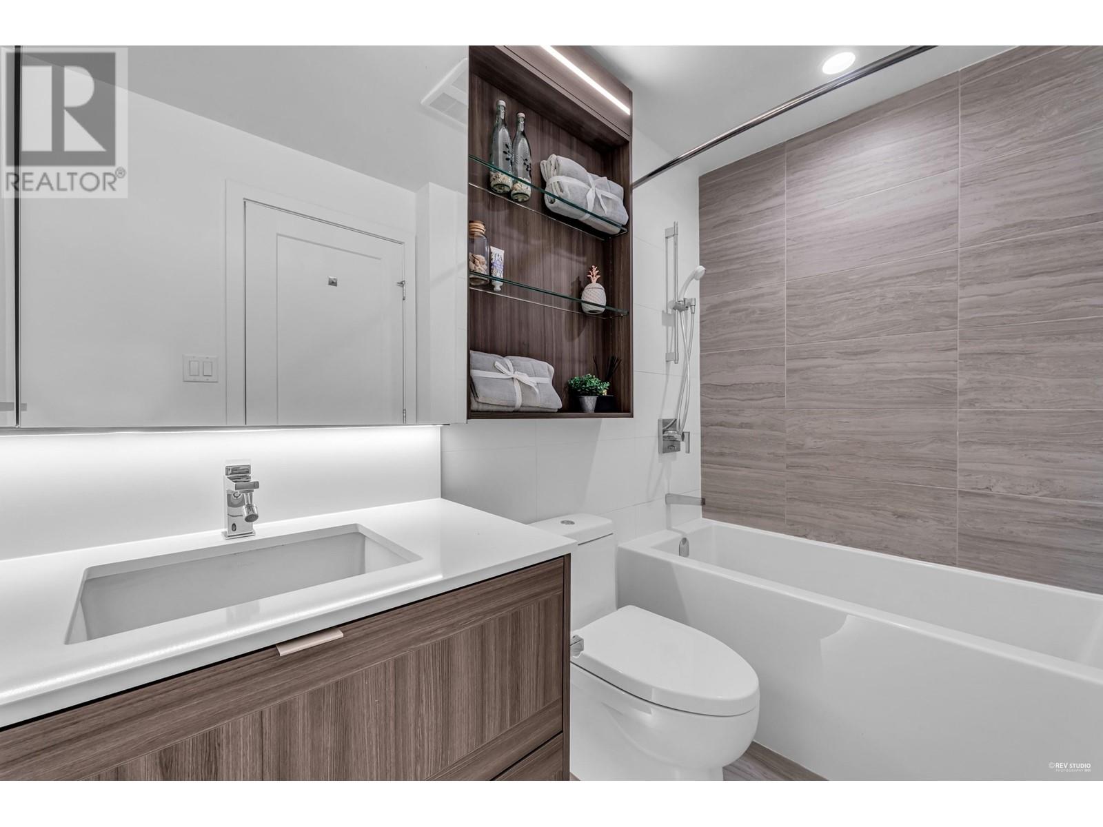 Listing Picture 16 of 26 : 3404 2311 BETA AVENUE, Burnaby / 本拿比 - 魯藝地產 Yvonne Lu Group - MLS Medallion Club Member