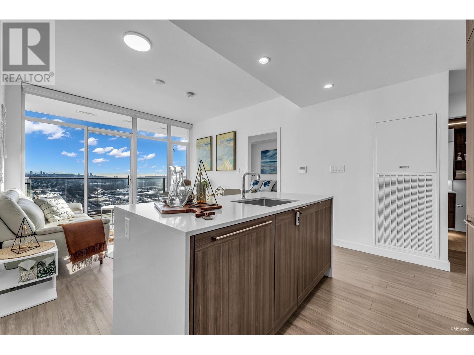 Listing Picture 4 of 26 : 3404 2311 BETA AVENUE, Burnaby / 本拿比 - 魯藝地產 Yvonne Lu Group - MLS Medallion Club Member