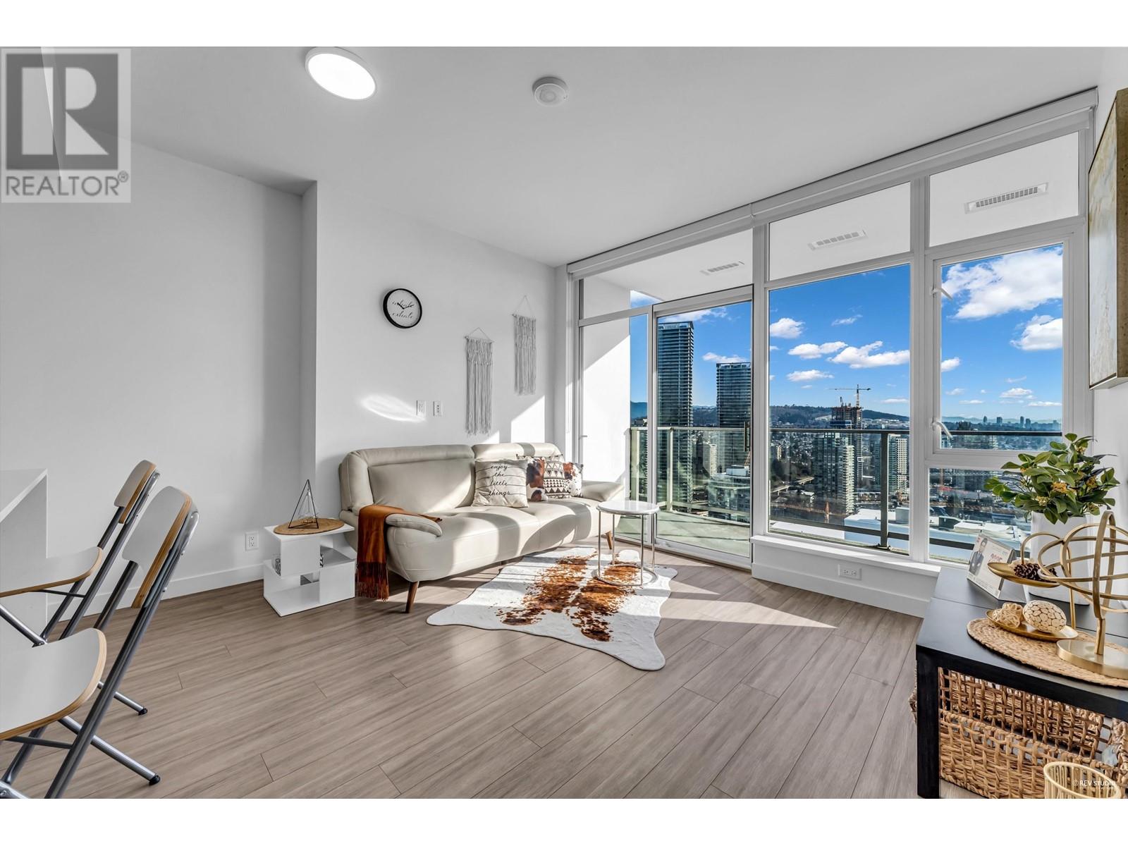 Listing Picture 2 of 26 : 3404 2311 BETA AVENUE, Burnaby / 本拿比 - 魯藝地產 Yvonne Lu Group - MLS Medallion Club Member