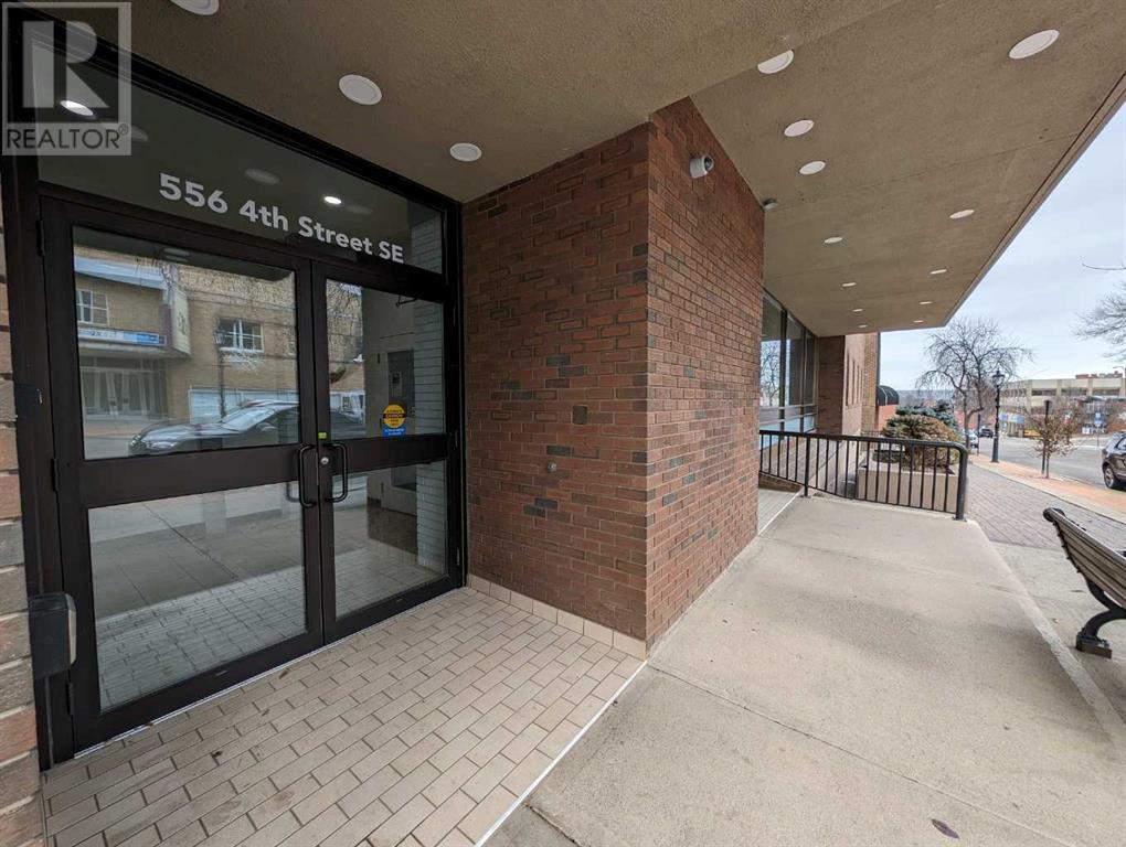 101, 556 4 Street SE, medicine hat, Alberta