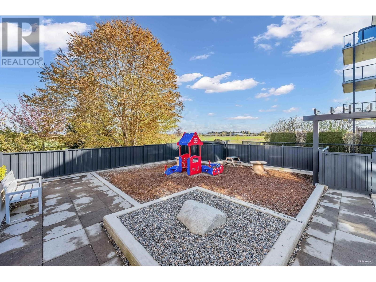Listing Picture 31 of 37 : 7 13040 NO. 2 ROAD, Richmond / 烈治文 - 魯藝地產 Yvonne Lu Group - MLS Medallion Club Member