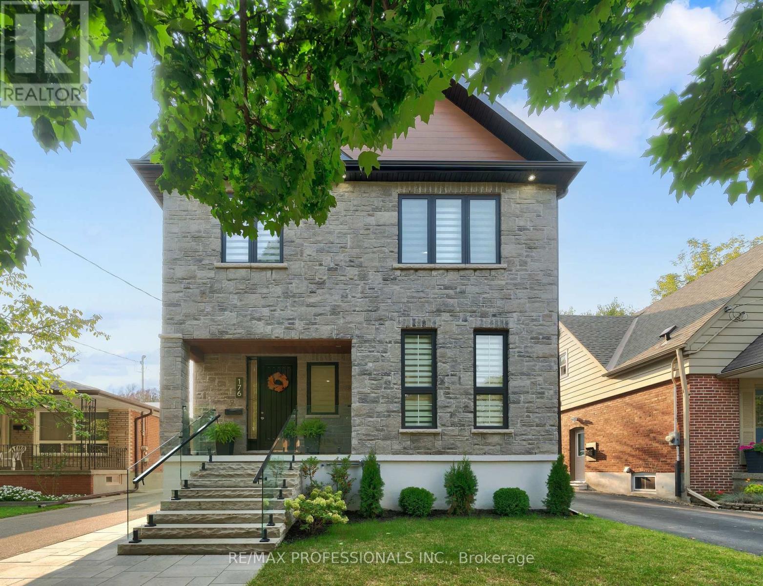 176 ALDERCREST ROAD, Toronto, Ontario