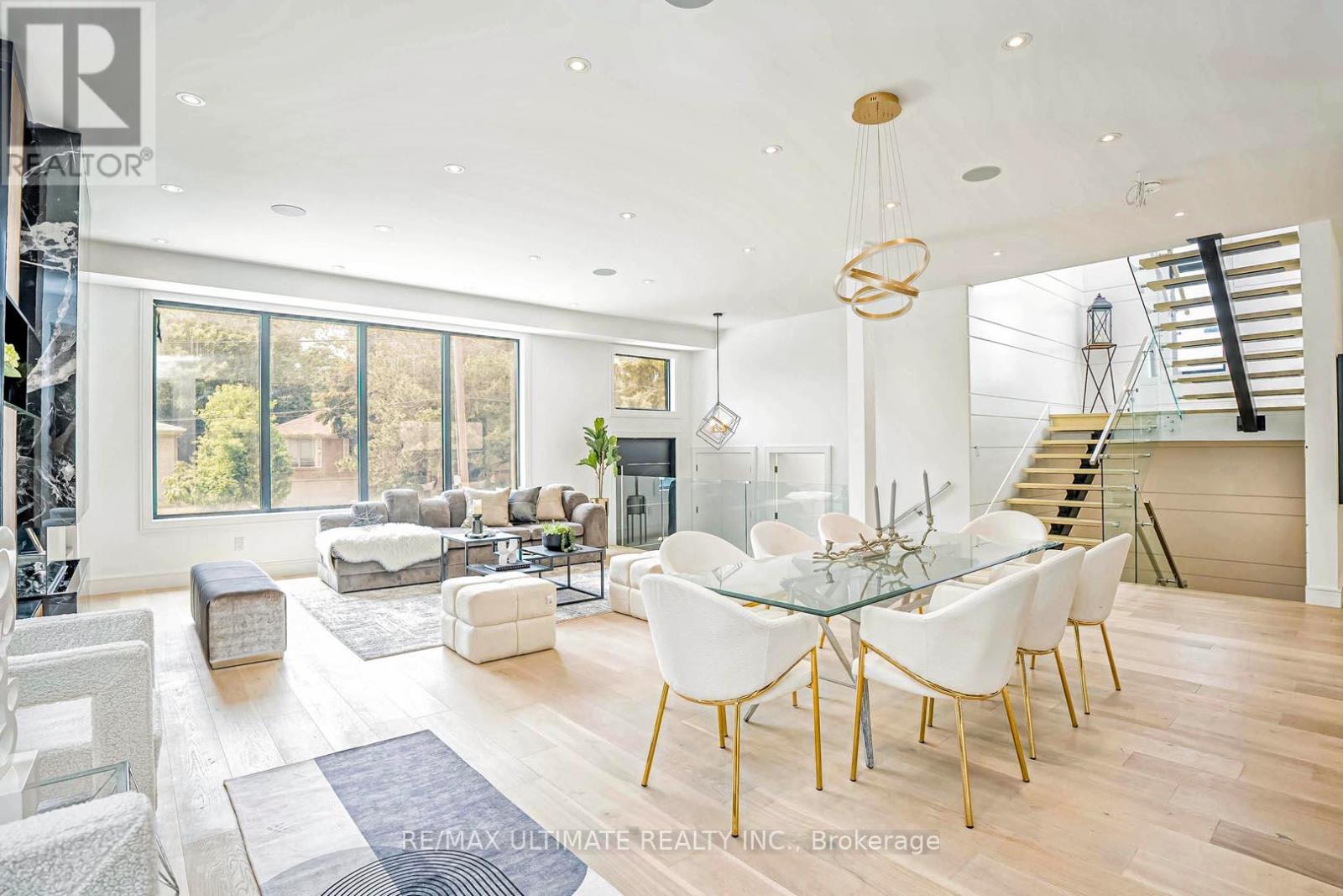 Property at 4 BURLEIGH HEIGHTS DRIVE image 4
