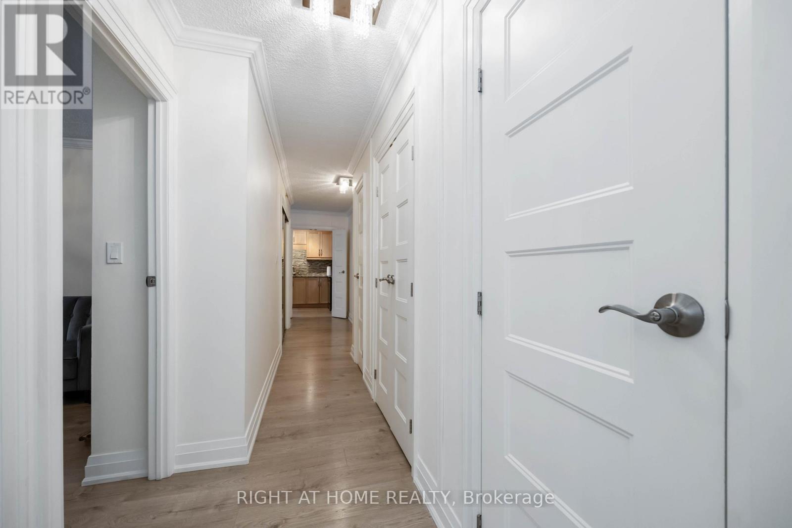 807 - 151 La Rose Avenue, Toronto, Ontario  M9P 1B3 - Photo 13 - W12016002