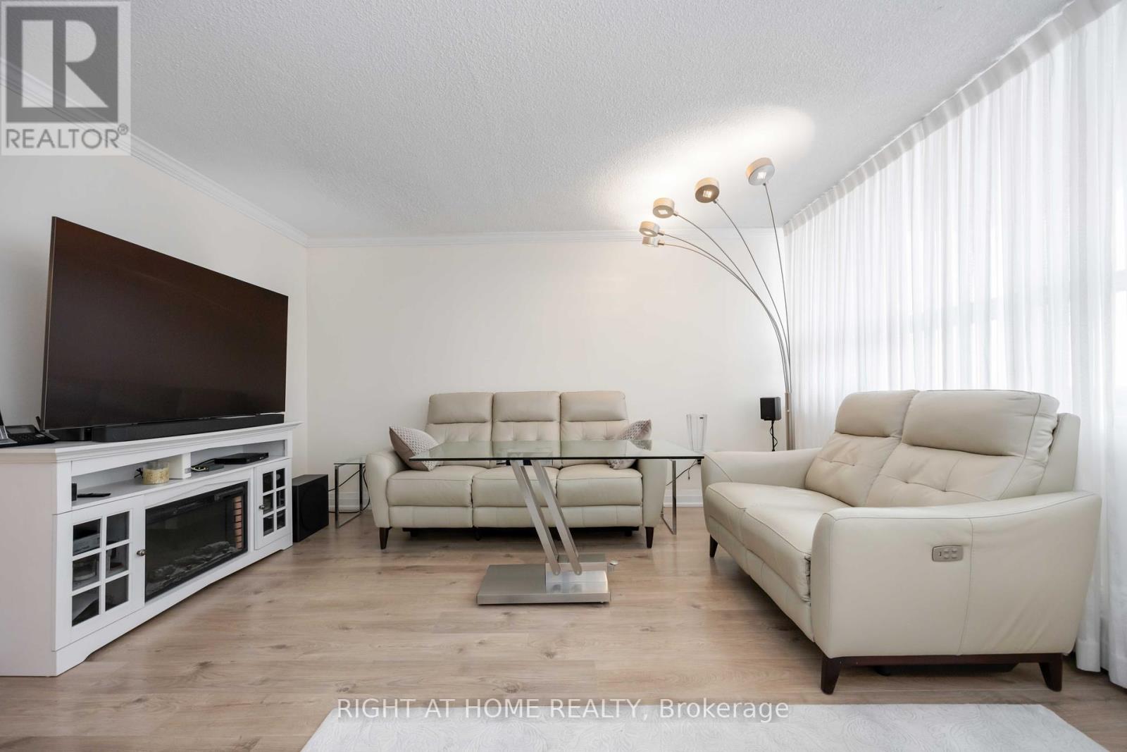 Property at 807 - 151 LA ROSE AVENUE image 2