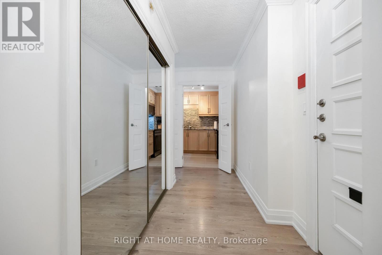 807 - 151 La Rose Avenue, Toronto, Ontario  M9P 1B3 - Photo 7 - W12016002