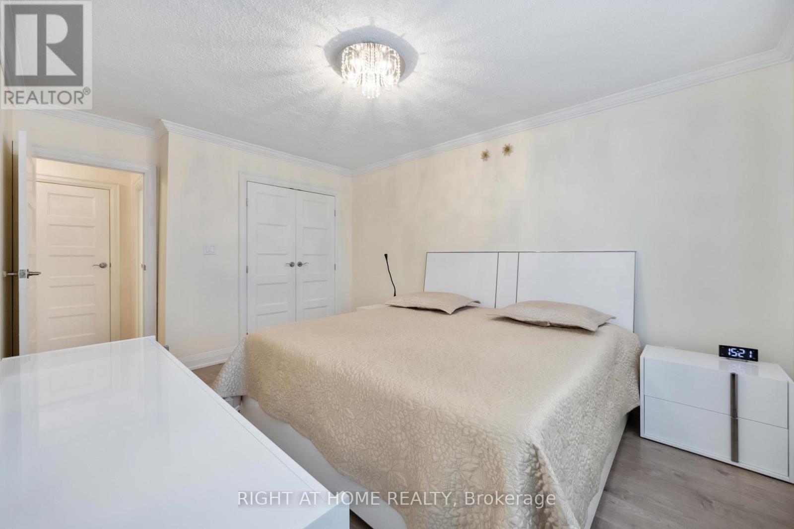 807 - 151 La Rose Avenue, Toronto, Ontario  M9P 1B3 - Photo 9 - W12016002