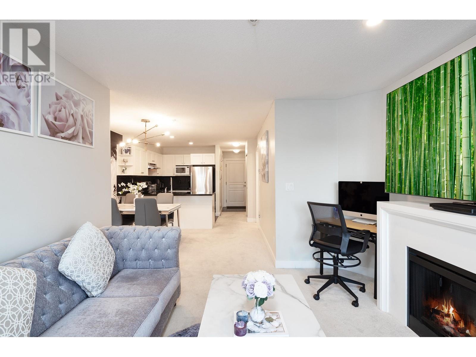 Listing Picture 18 of 34 : 320 4550 FRASER STREET, Vancouver / 溫哥華 - 魯藝地產 Yvonne Lu Group - MLS Medallion Club Member