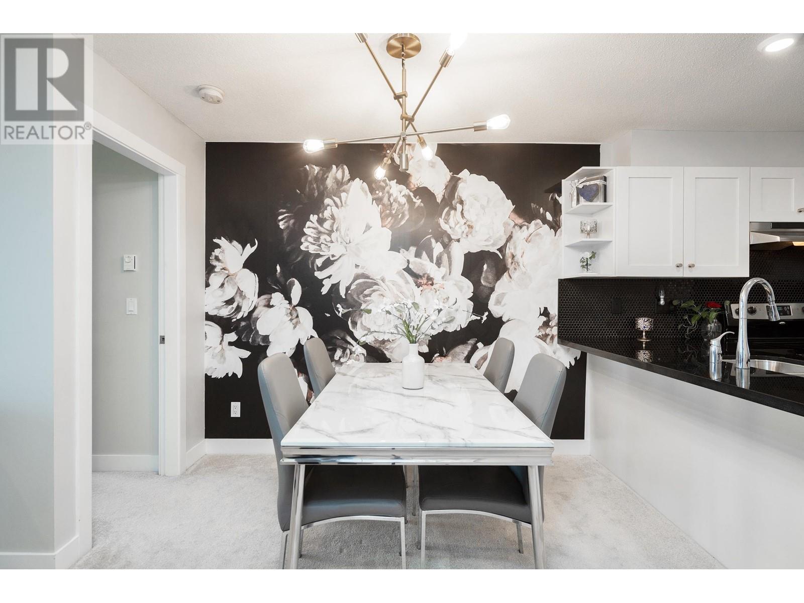 Listing Picture 14 of 34 : 320 4550 FRASER STREET, Vancouver / 溫哥華 - 魯藝地產 Yvonne Lu Group - MLS Medallion Club Member