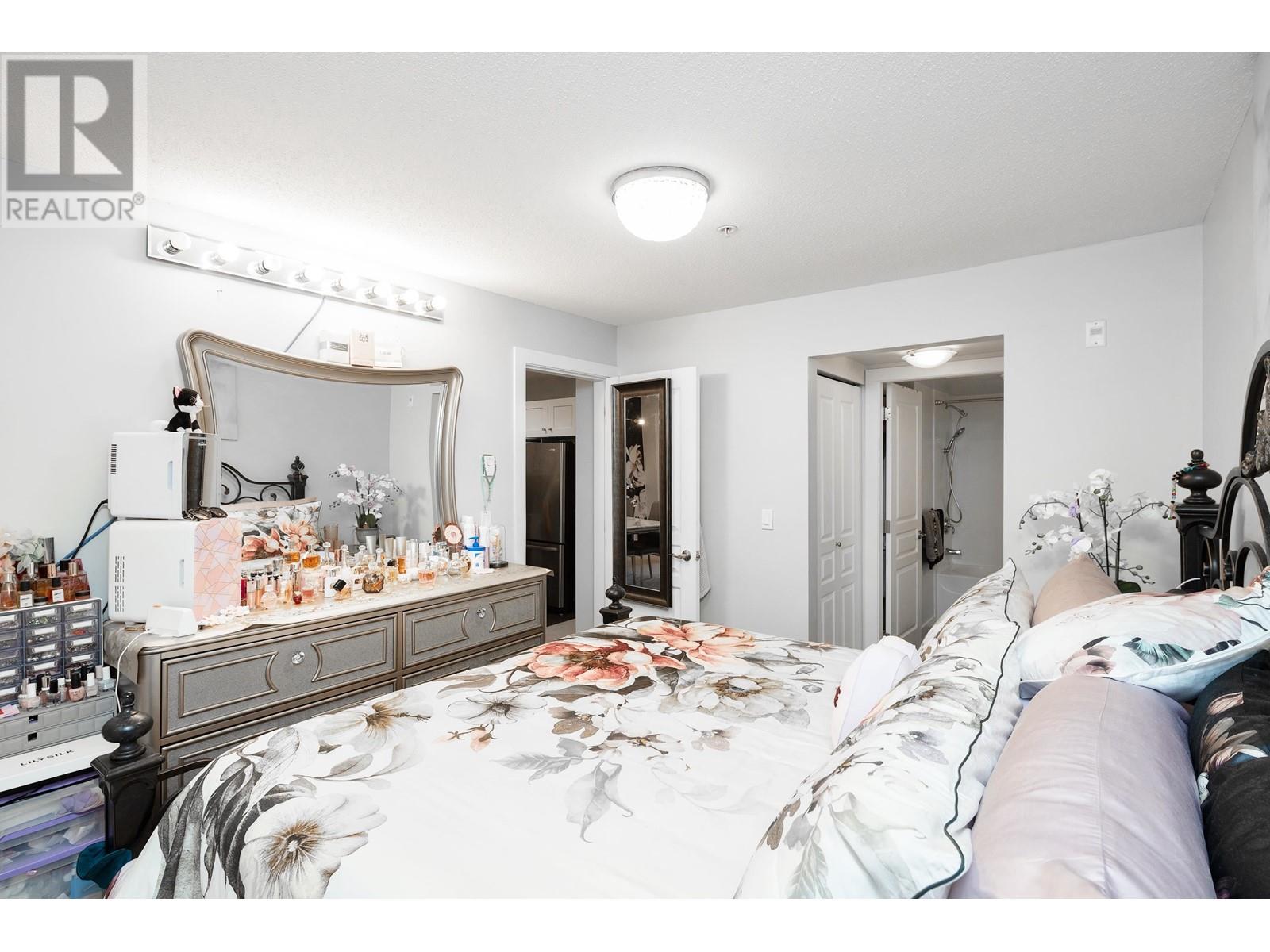 Listing Picture 21 of 34 : 320 4550 FRASER STREET, Vancouver / 溫哥華 - 魯藝地產 Yvonne Lu Group - MLS Medallion Club Member