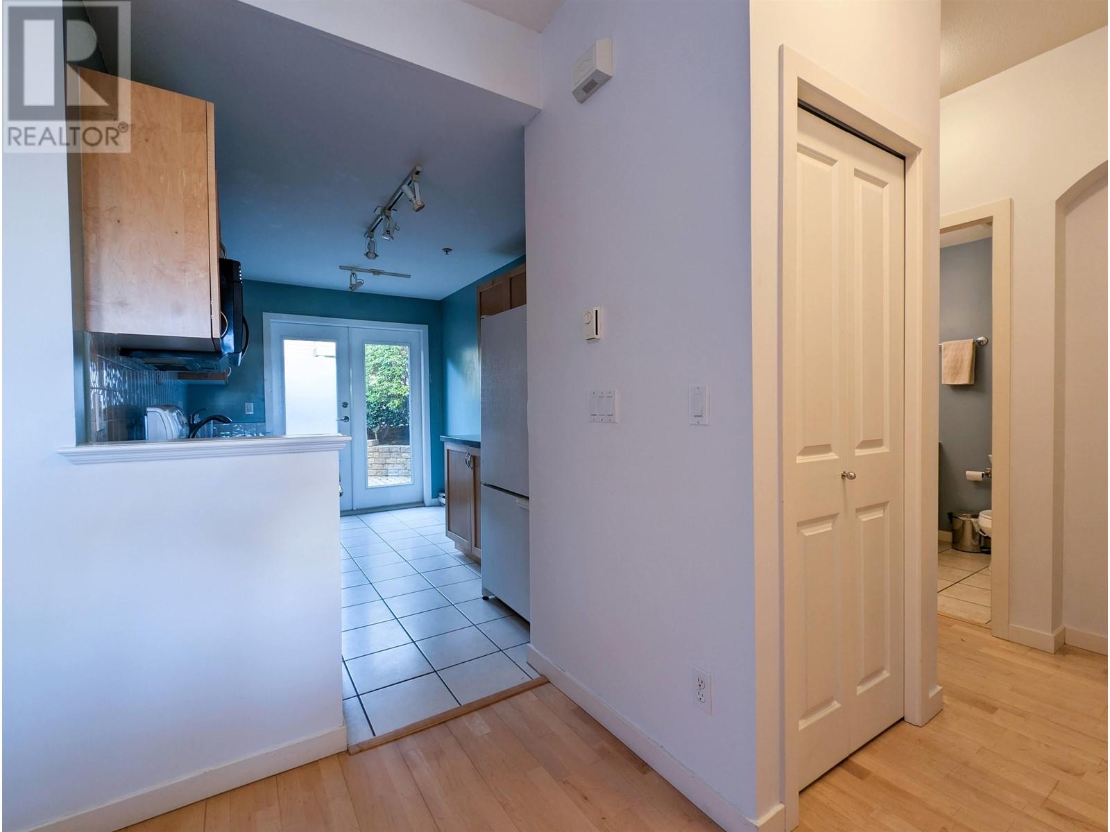 Listing Picture 14 of 35 : 104 4238 ALBERT STREET, Burnaby / 本拿比 - 魯藝地產 Yvonne Lu Group - MLS Medallion Club Member