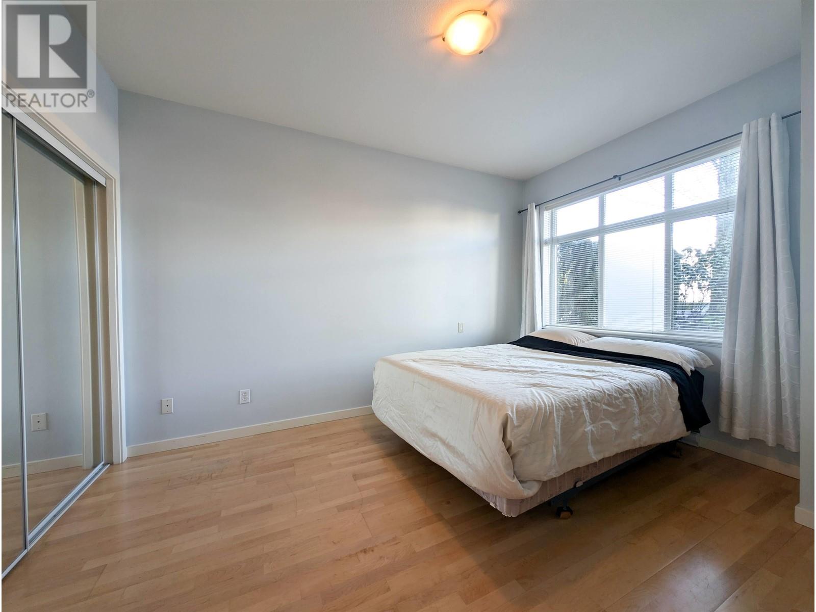 Listing Picture 16 of 35 : 104 4238 ALBERT STREET, Burnaby / 本拿比 - 魯藝地產 Yvonne Lu Group - MLS Medallion Club Member