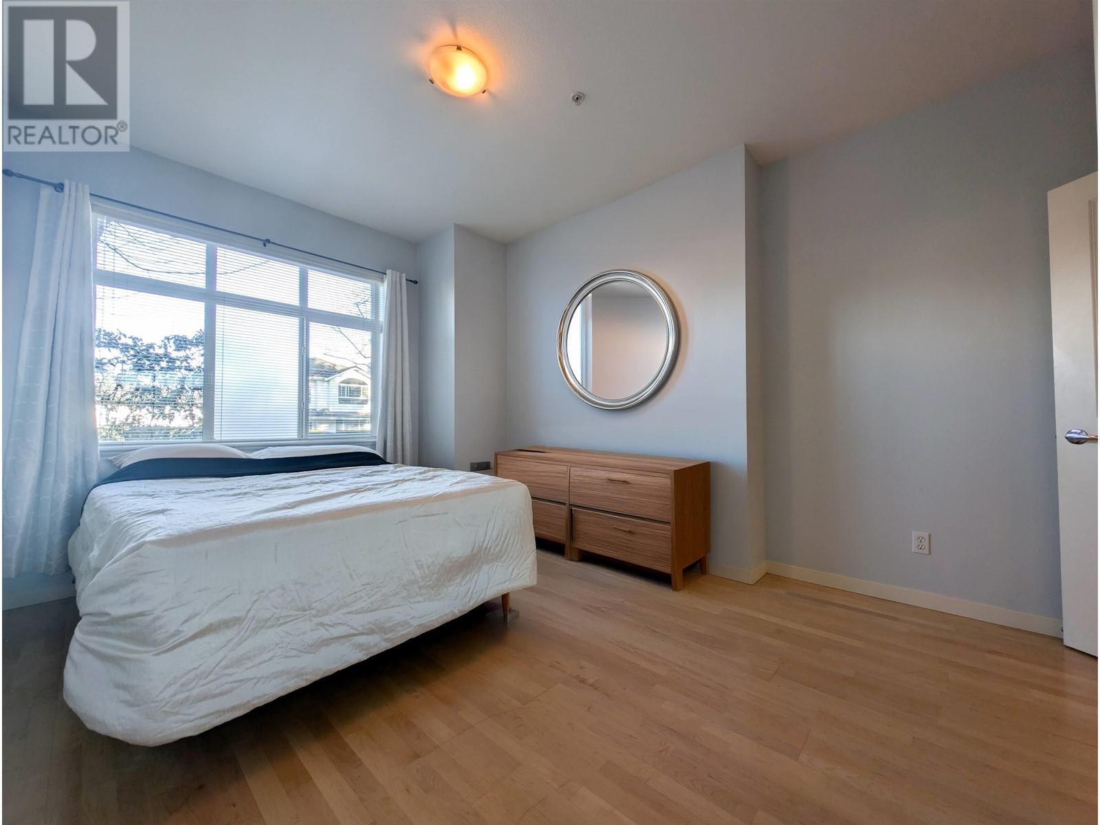 Listing Picture 17 of 35 : 104 4238 ALBERT STREET, Burnaby / 本拿比 - 魯藝地產 Yvonne Lu Group - MLS Medallion Club Member