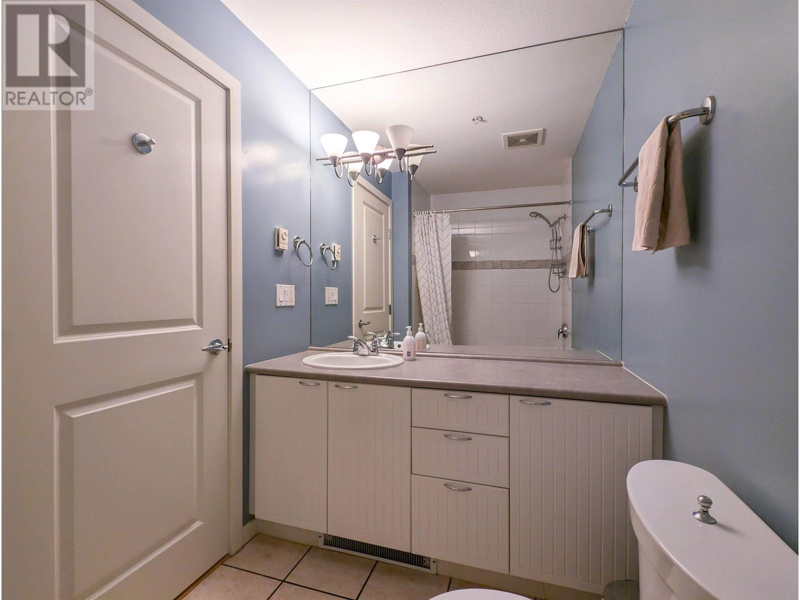 Listing Picture 23 of 35 : 104 4238 ALBERT STREET, Burnaby / 本拿比 - 魯藝地產 Yvonne Lu Group - MLS Medallion Club Member