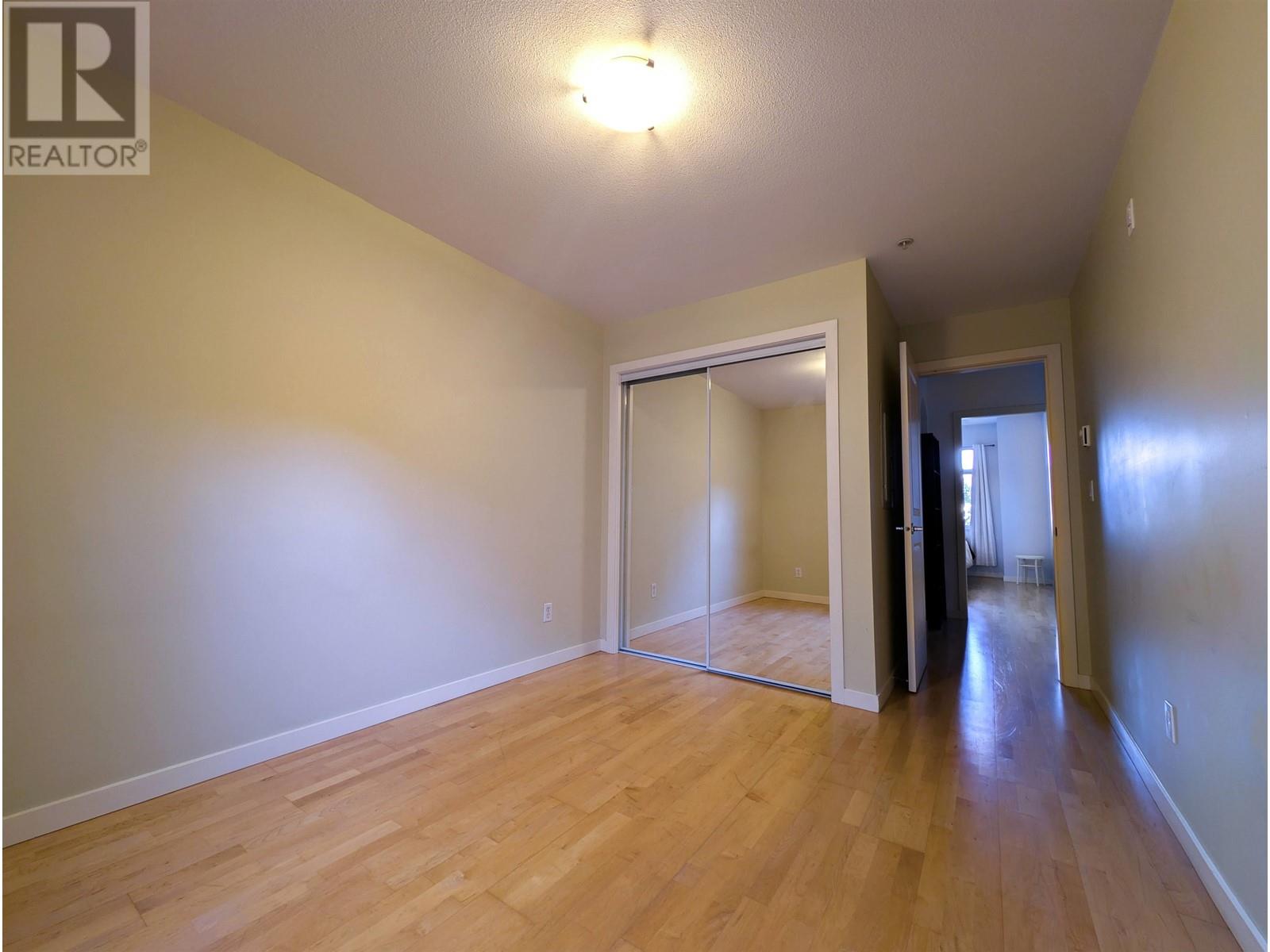 Listing Picture 28 of 35 : 104 4238 ALBERT STREET, Burnaby / 本拿比 - 魯藝地產 Yvonne Lu Group - MLS Medallion Club Member