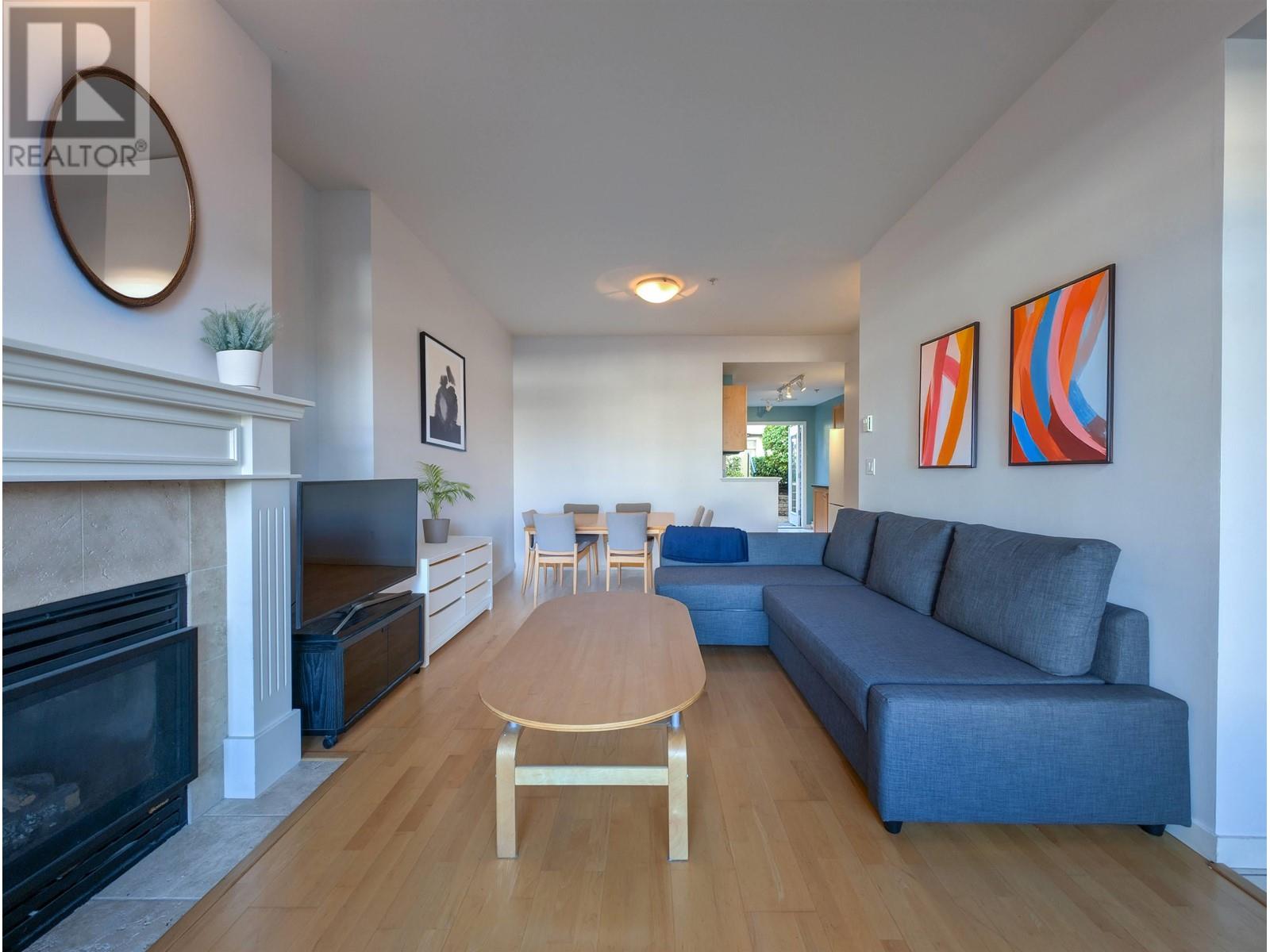 Listing Picture 3 of 35 : 104 4238 ALBERT STREET, Burnaby / 本拿比 - 魯藝地產 Yvonne Lu Group - MLS Medallion Club Member