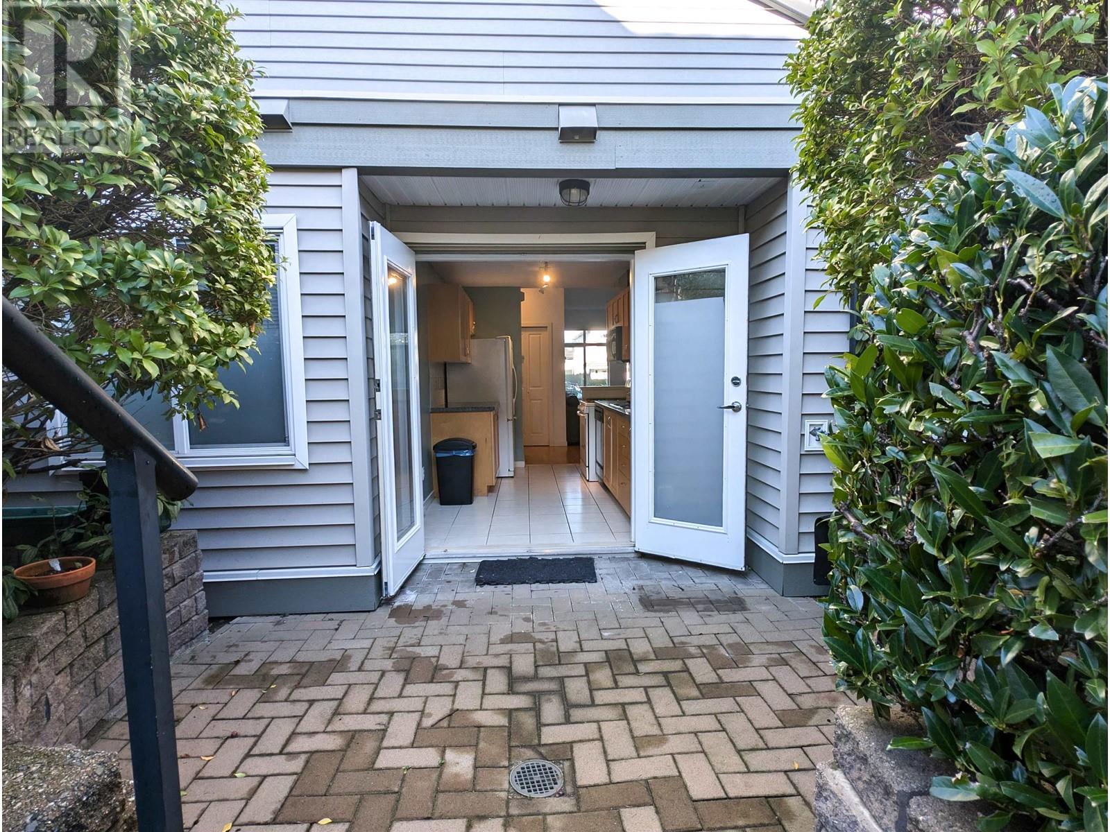 Listing Picture 30 of 35 : 104 4238 ALBERT STREET, Burnaby / 本拿比 - 魯藝地產 Yvonne Lu Group - MLS Medallion Club Member