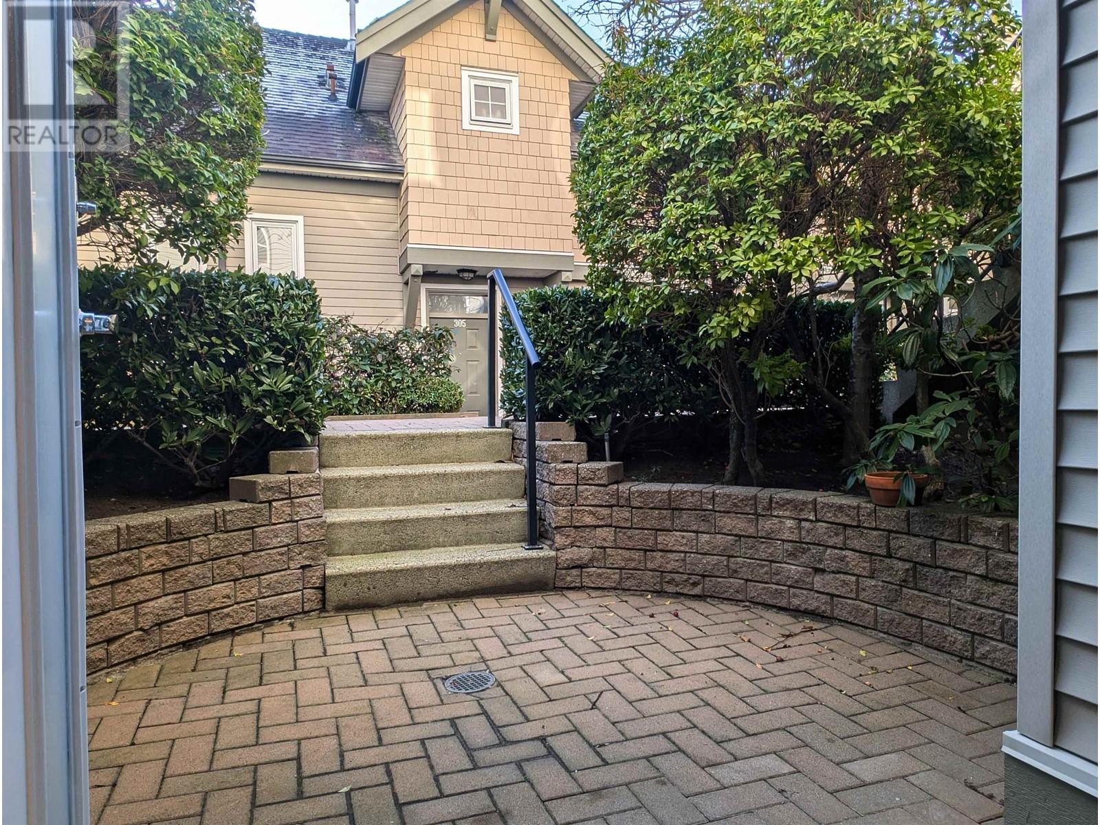 Listing Picture 32 of 35 : 104 4238 ALBERT STREET, Burnaby / 本拿比 - 魯藝地產 Yvonne Lu Group - MLS Medallion Club Member