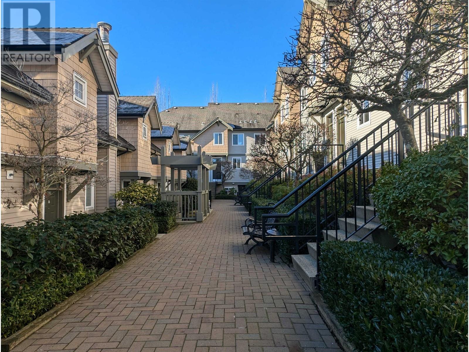 Listing Picture 33 of 35 : 104 4238 ALBERT STREET, Burnaby / 本拿比 - 魯藝地產 Yvonne Lu Group - MLS Medallion Club Member