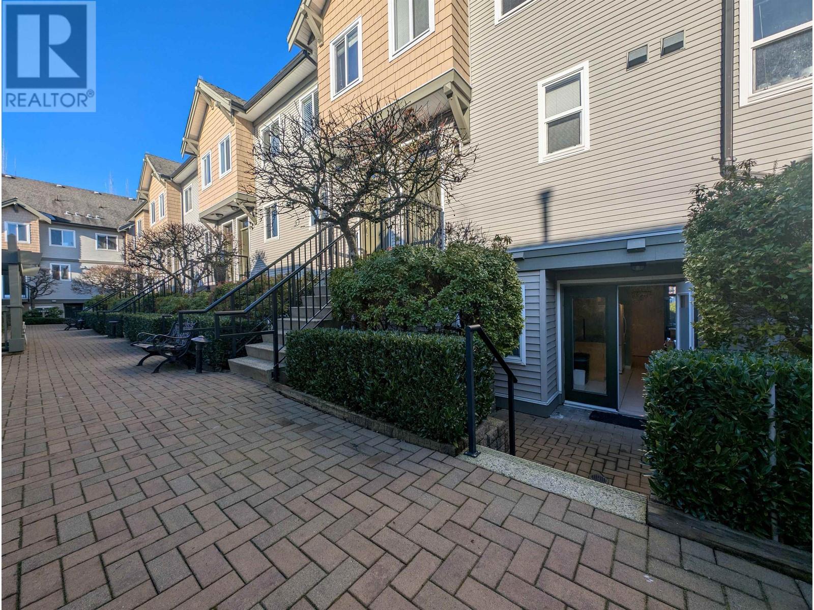Listing Picture 34 of 35 : 104 4238 ALBERT STREET, Burnaby / 本拿比 - 魯藝地產 Yvonne Lu Group - MLS Medallion Club Member
