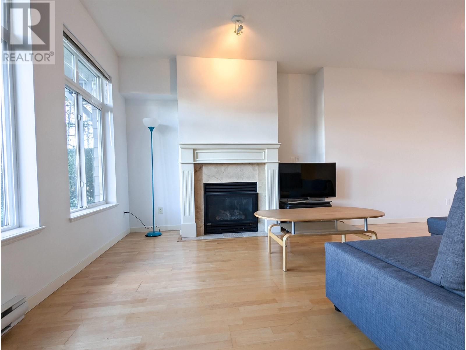 Listing Picture 6 of 35 : 104 4238 ALBERT STREET, Burnaby / 本拿比 - 魯藝地產 Yvonne Lu Group - MLS Medallion Club Member
