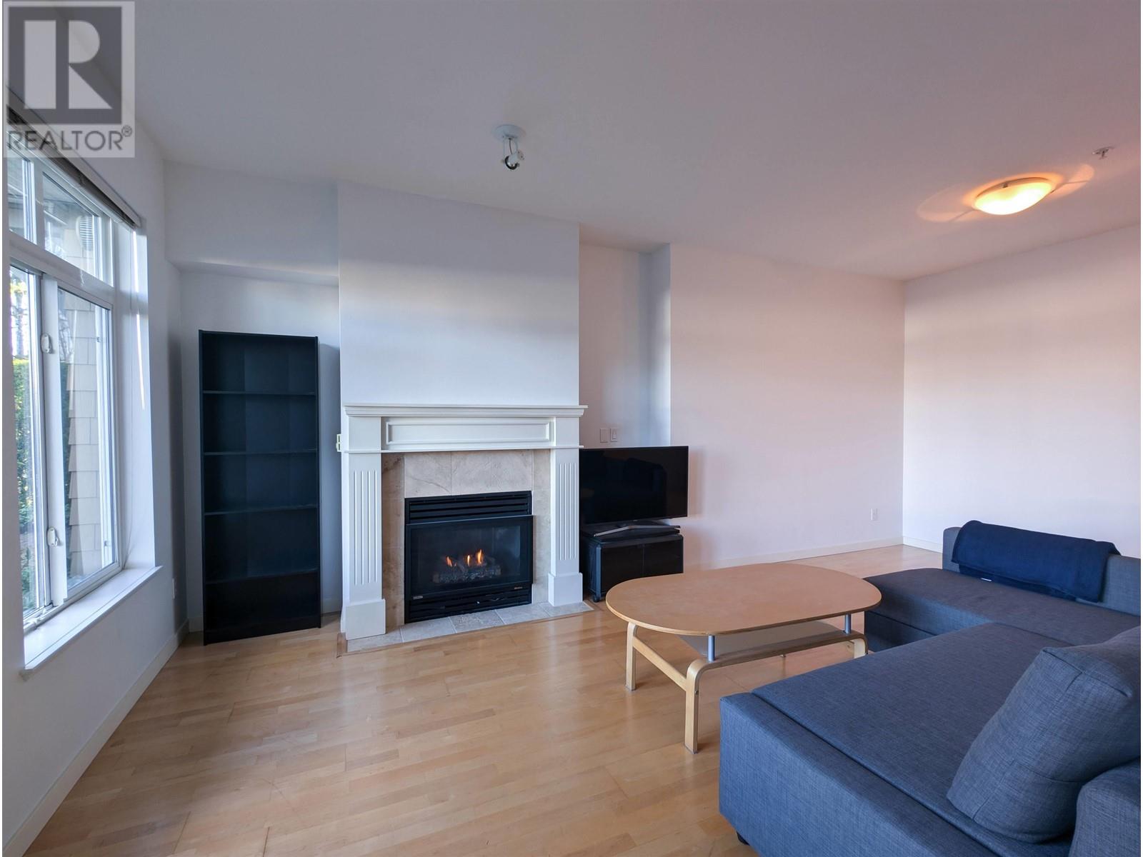 Listing Picture 7 of 35 : 104 4238 ALBERT STREET, Burnaby / 本拿比 - 魯藝地產 Yvonne Lu Group - MLS Medallion Club Member