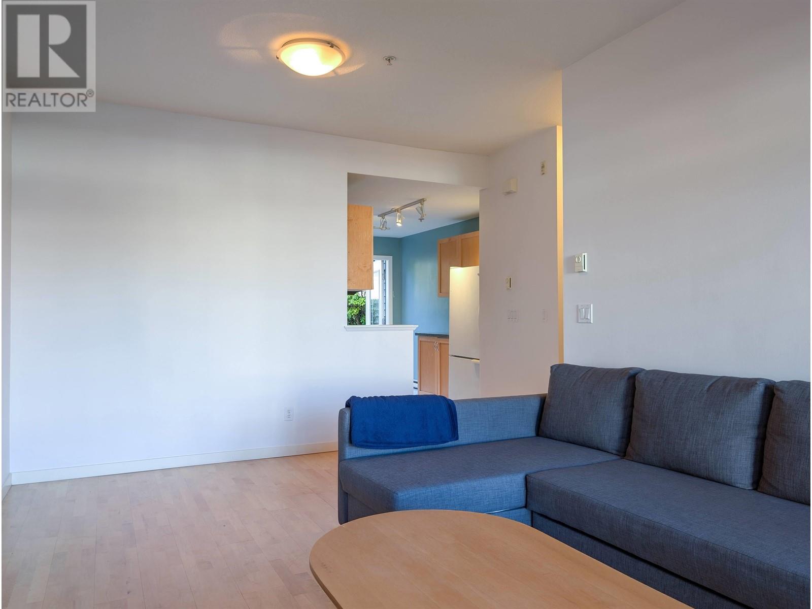 Listing Picture 8 of 35 : 104 4238 ALBERT STREET, Burnaby / 本拿比 - 魯藝地產 Yvonne Lu Group - MLS Medallion Club Member