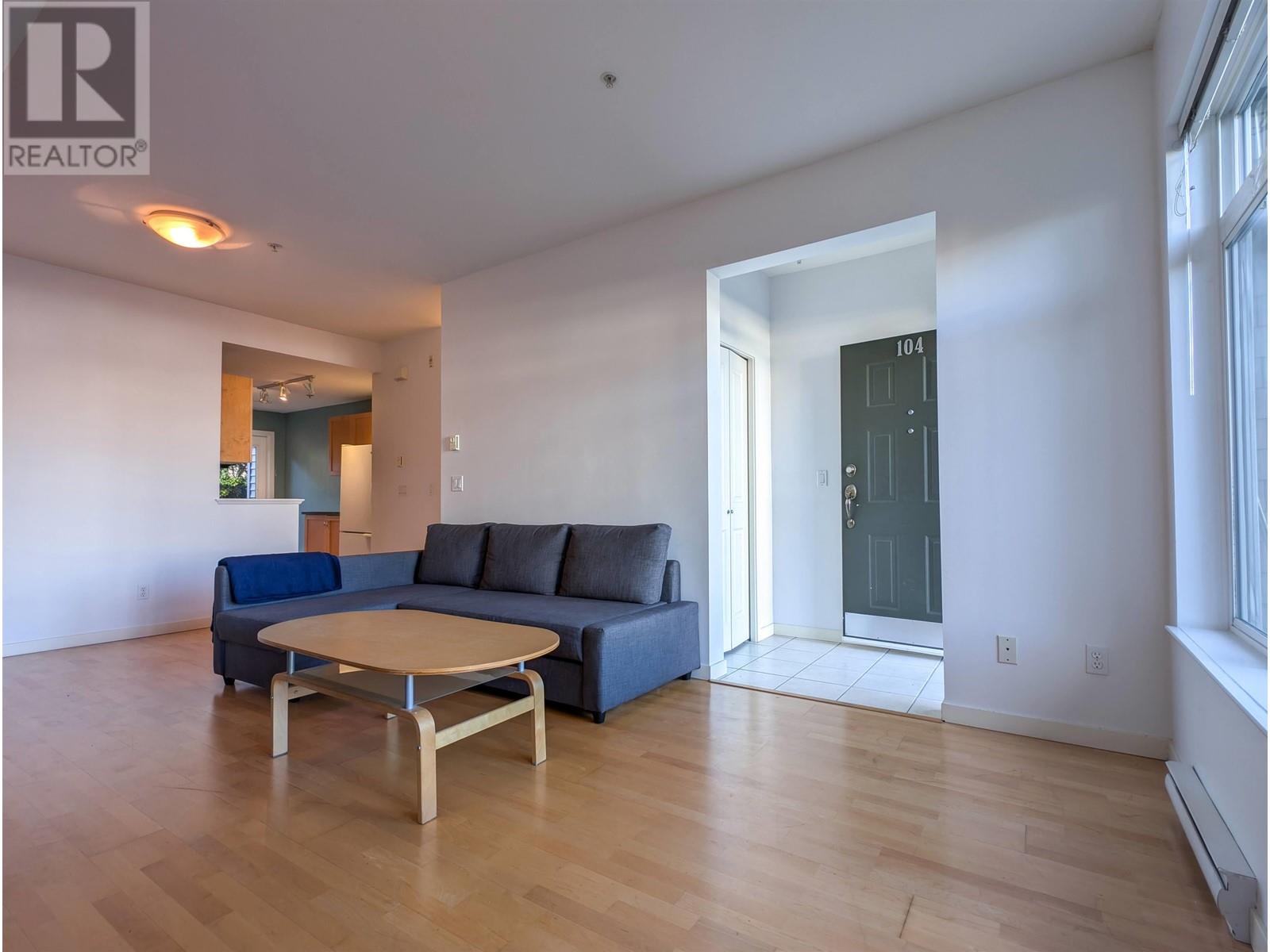 Listing Picture 9 of 35 : 104 4238 ALBERT STREET, Burnaby / 本拿比 - 魯藝地產 Yvonne Lu Group - MLS Medallion Club Member
